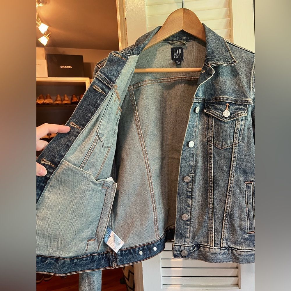 GAP Women's Blue Denim Jacket - Picture 5 of 10